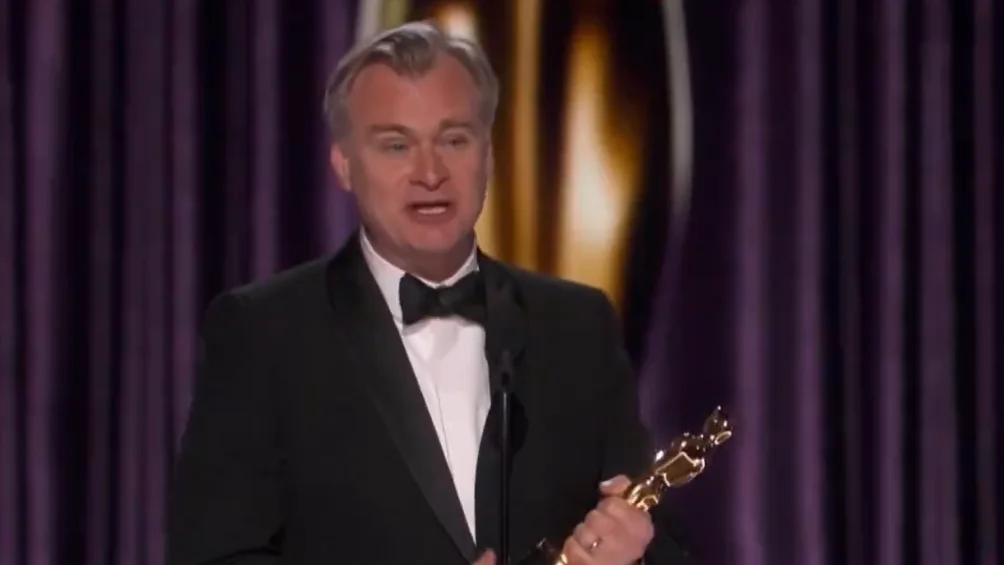 Ganadores Oscars 2024: Christopher Nolan recibiendo su primer Oscar a Mejor director.